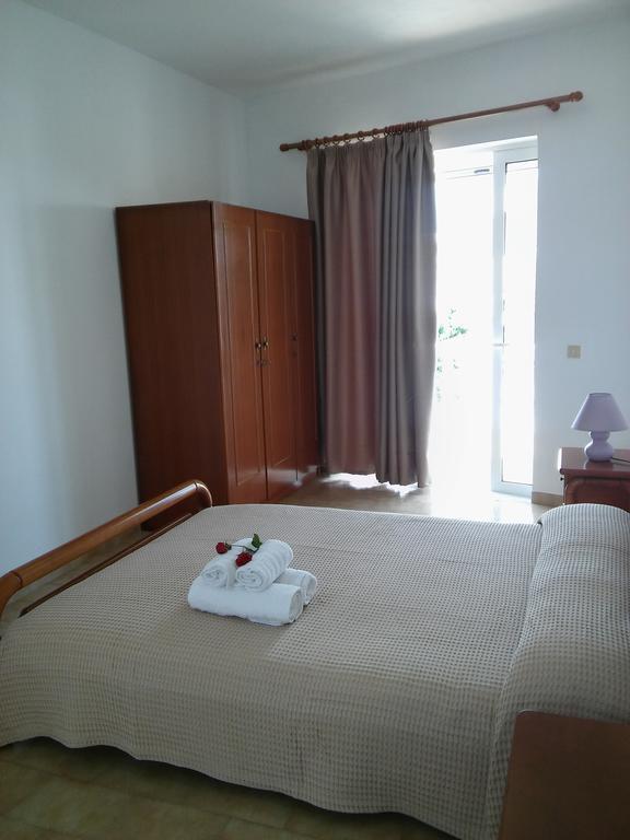 האראקי Maria Studios And Apartments מראה חיצוני תמונה