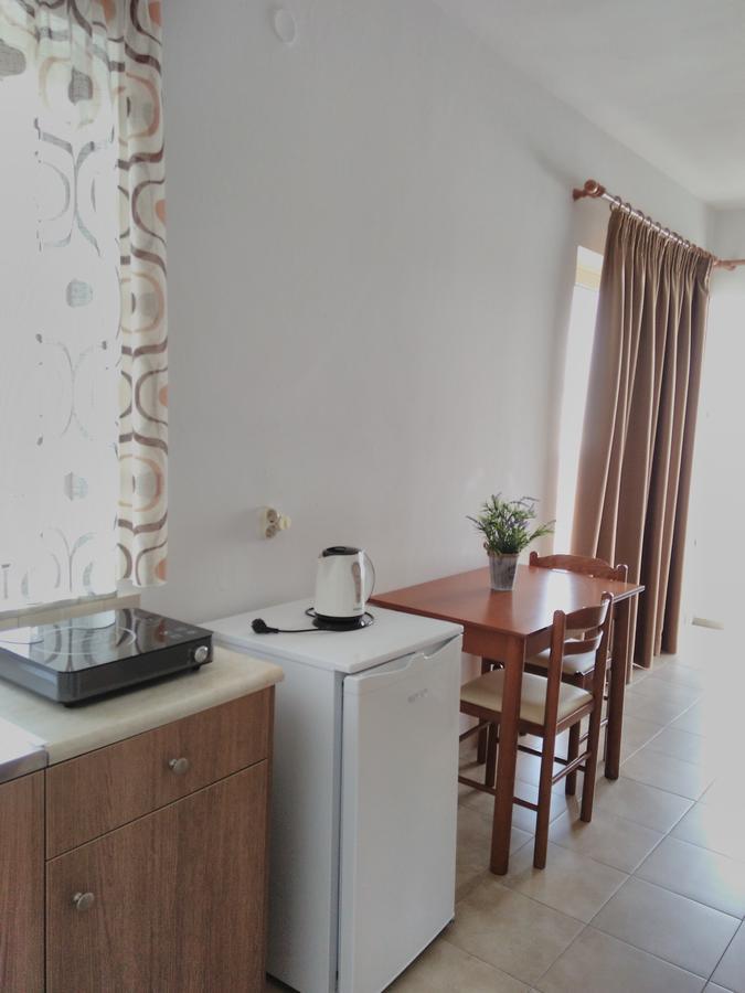 האראקי Maria Studios And Apartments מראה חיצוני תמונה